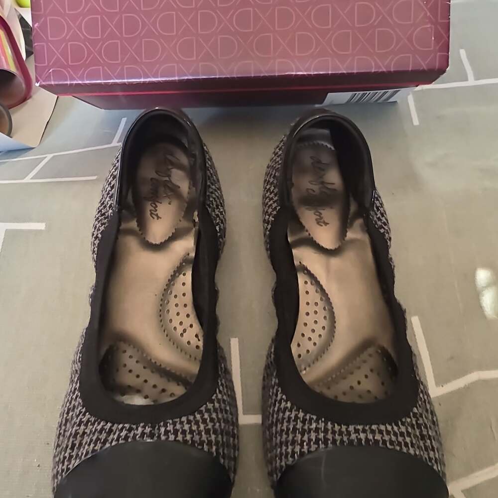Dexflex Comfort Women's Houndstooth Cap Toe Ballet Flats